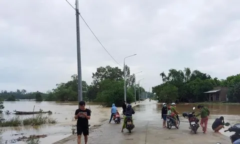 Quảng Nam: Dọn lũ, 2 mẹ con bị điện giật tử vong